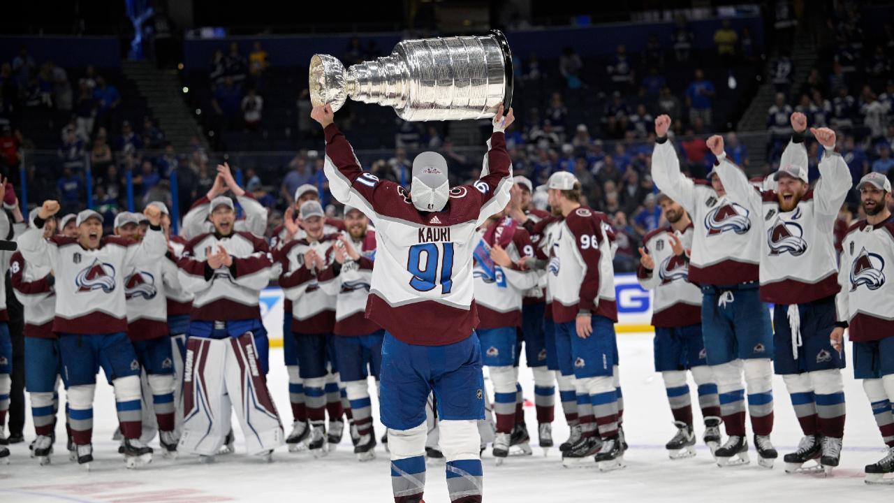 Nazem Kadri lifting the stanley cup in the air and celebrating with his team